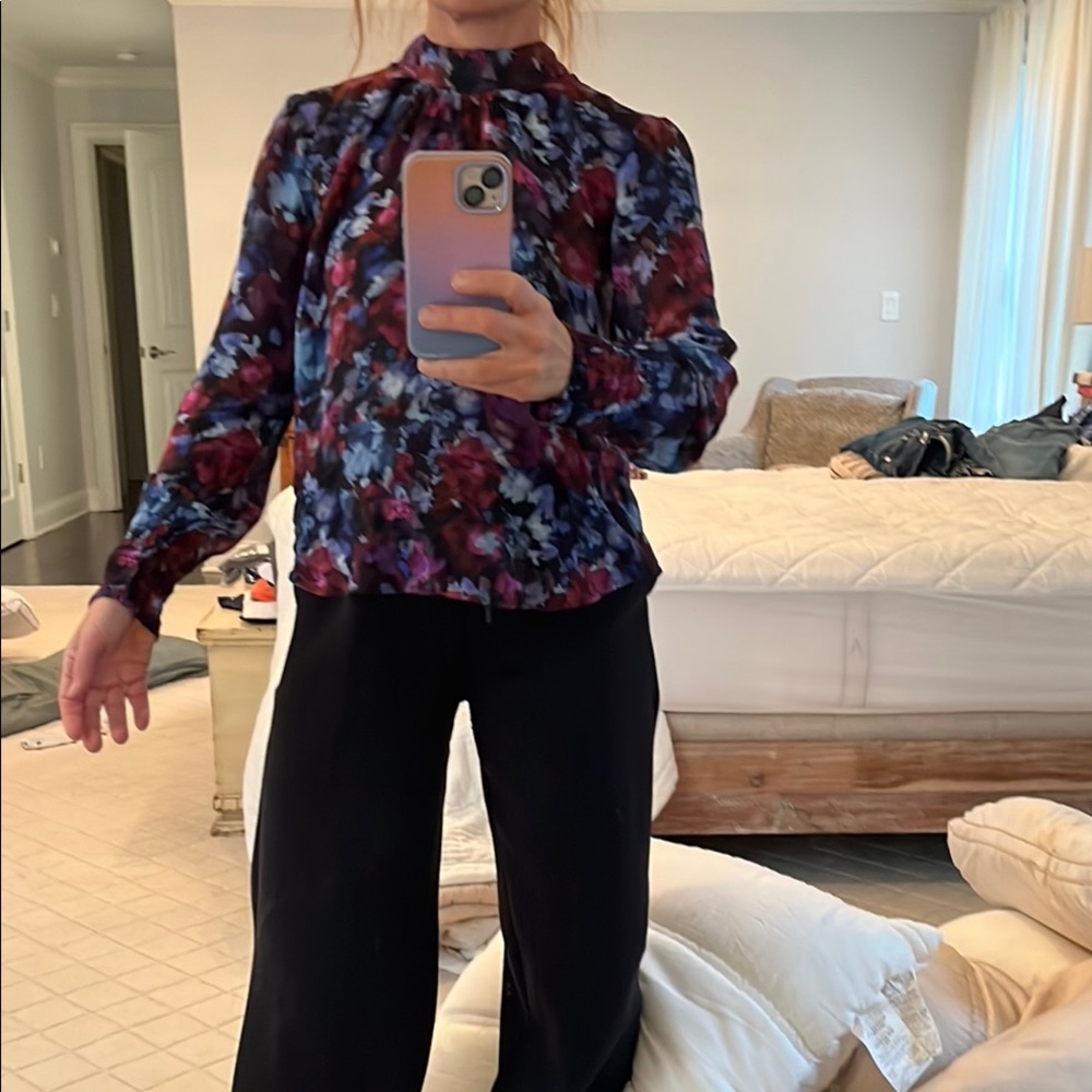 Beautiful floral, Bella Dahl blouse.